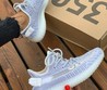 Женские кроссовки Adidas Yeezy белые с серым