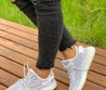 Женские кроссовки Adidas Yeezy белые с серым