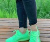 Женские кроссовки Adidas Yeezy зеленые
