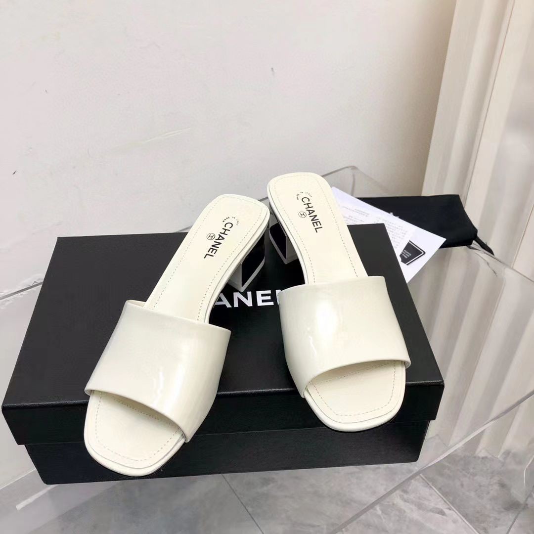 Босоножки открытые Chanel 2022 кожаные белые