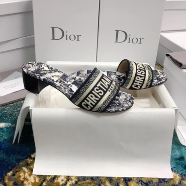 Женские шлепанцы Christian Dior 2022 серые мраморный рисунок
