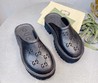 Женские шлепанцы Gucci 2022 черные на платформе