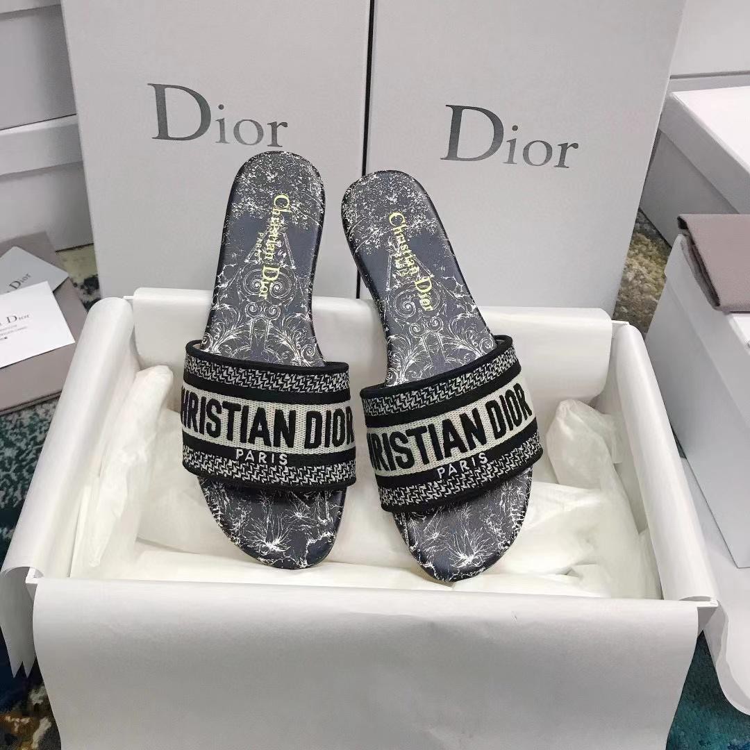 Женские шлепанцы Christian Dior 2022 черные с рисунком