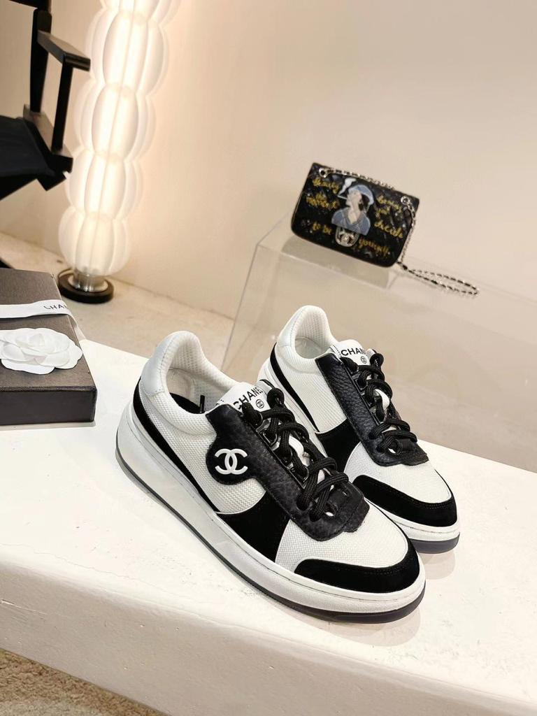 Женские кроссовки Chanel 2022 белые с черным комбинированные