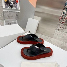 Женские шлепанцы через палец The Row черные c коричневой подошвой