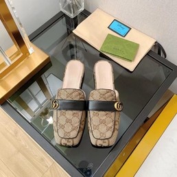 Женские мюли Gucci 2022 с орнаментом GG бежевые