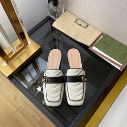 Женские мюли Gucci 2022 с орнаментом GG белые кожаные