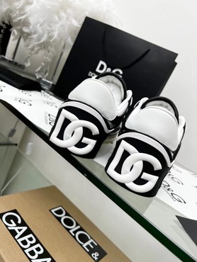 Женские кроссовки Dolce & Gabbana белые с черной пяткой