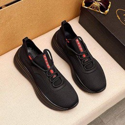 Мужские кроссовки Prada 2022-2023 черные с красным логотипом