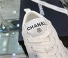 Женские летние кроссовки Chanel 2022 белые с черным логотипом