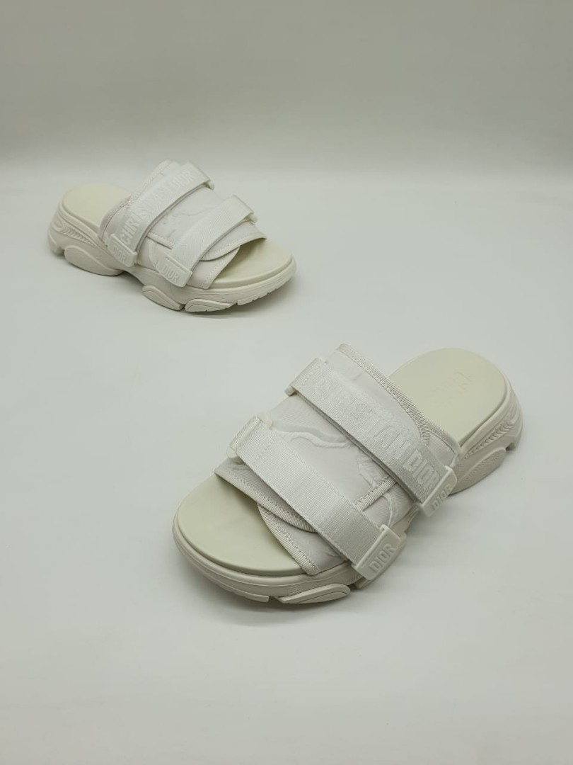 Женские сандалии Christian Dior 2022-2023 белые