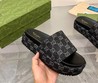 Женские шлепанцы Gucci 2022 с орнаментом GG черные