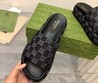 Женские шлепанцы Gucci 2022 с орнаментом GG черные