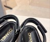 Сандалии женские Chanel 2022 черные кожаные с текстурой