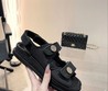 Сандалии женские Chanel 2022 черные кожаные с текстурой