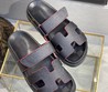 Женские кожаные сандалии Hermes 2022 черные с красной окантовкой