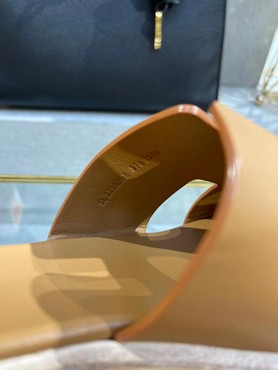 Женские кожаные шлепанцы Hermes 2022 коричневые на платформе