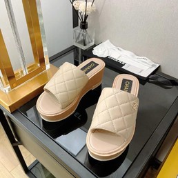 Босоножки Chanel 2022 кожаные бежевые на высокой подошве