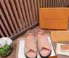 Женские сандалии Louis Vuitton бежевые с узором Monogram