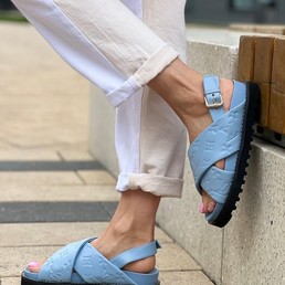 Женские сандалии Louis Vuitton серо-голубые с узором Monogram