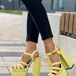 Женские босоножки Versace La Medusa желтые на платформе