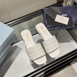 Женские шлепанцы кожаные Prada New Collection белые
