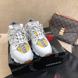 Мужские кроссовки Versace 2022 белые с желтым