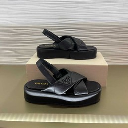 Женские сандалии Prada 2022-2023 кожаные черные