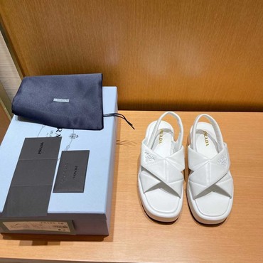 Женские сандалии Prada 2022-2023 кожаные белые