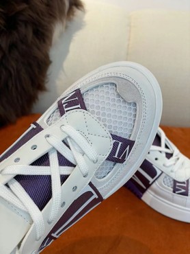 Женские кроссовки Valentino 2022 белые с фиолетовым