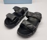 Женские сандалии Prada 2022 кожаные черные с пряжкой с гравировкой