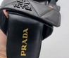 Женские сандалии Prada 2022 кожаные черные с пряжкой с гравировкой