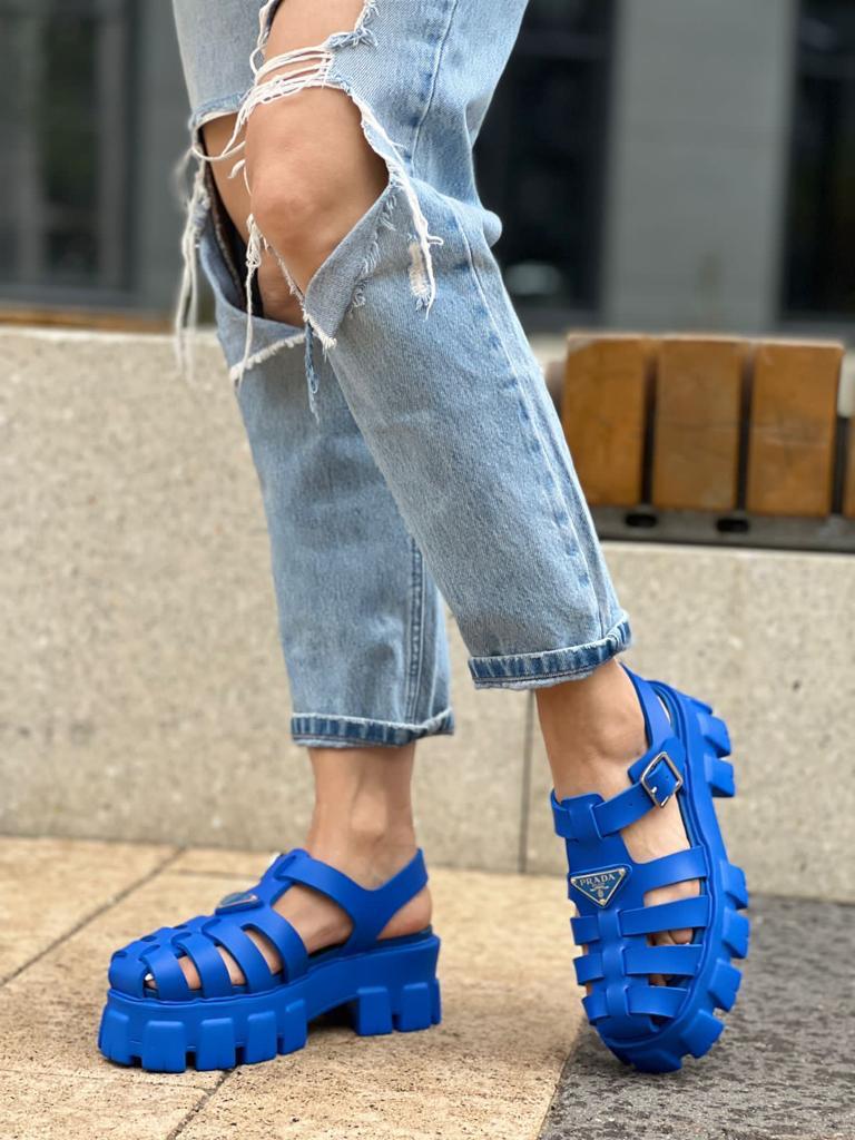 Женские сандалии Prada 2022 кожаные синие