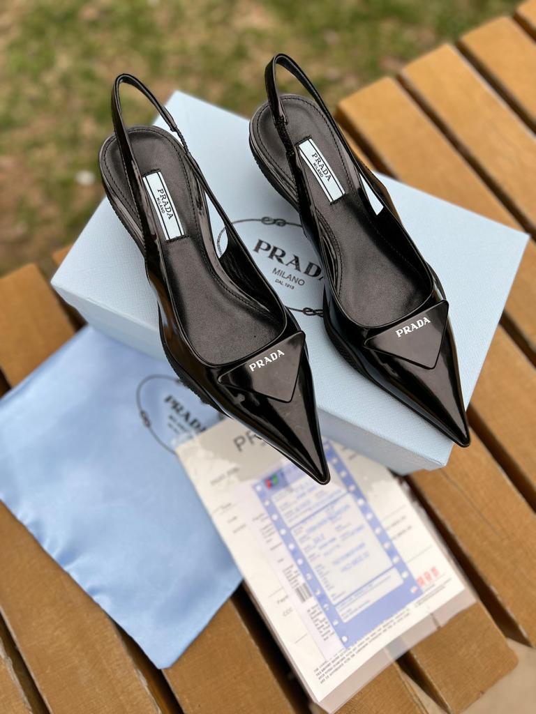 Женские туфли-лодочки Prada черные кожаные