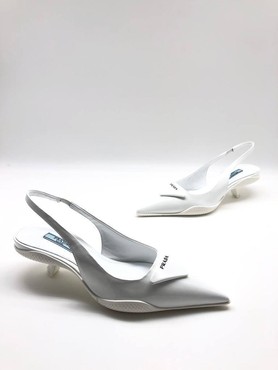 Женские туфли-лодочки Prada белые кожаные