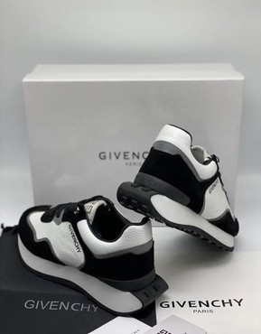 Мужские кроссовки Givenchy 2022-2023 черные с белым