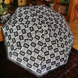Зонт Chanel белый с черным паттерном