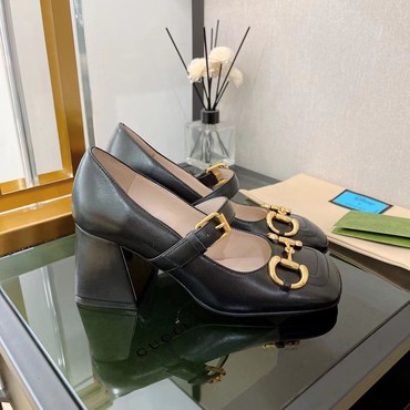 Женские кожаные туфли Gucci черные на среднем каблуке