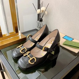 Женские кожаные туфли Gucci черные на среднем каблуке