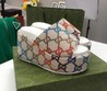 Женские босоножки Gucci New Collection на платформе бежевые с цветным орнаментом