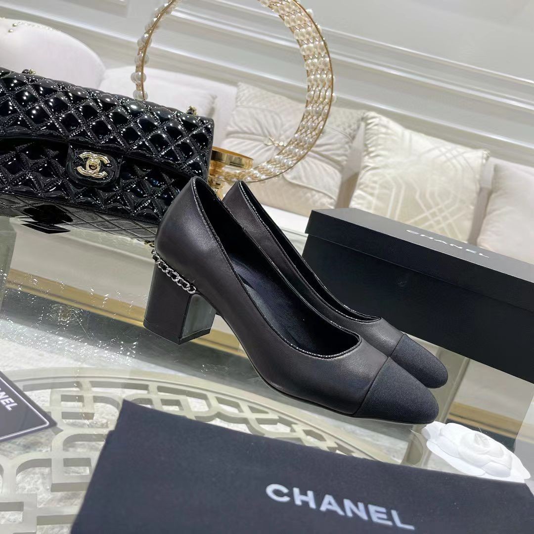Женские туфли Chanel 2022 черные кожаные с текстильным носом