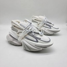 Женские кроссовки Balmain 2022-2023 белые высокие