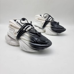 Женские кроссовки Balmain 2022-2023  высокие белые с черным носком