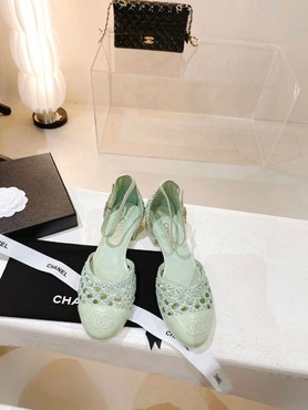 Босоножки женские Chanel 2022 зеленые кожаные с небольшим каблуком