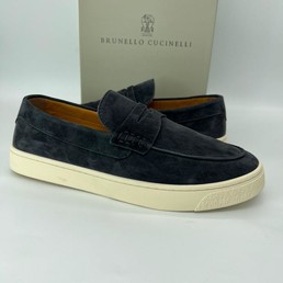 Мужские лоферы Brunello Cucinelli 2022-2023 темно-серые замшевые с белой подошвой