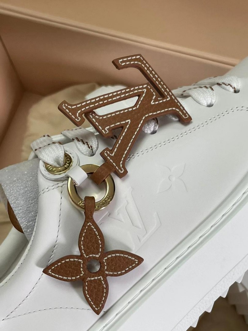 Кожаные женские кеды Louis Vuitton 2022 белые с ярлыком