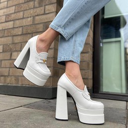Женские туфли Versace 2022 белые кожаные