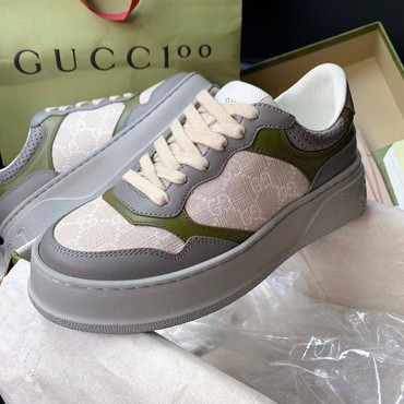Женские кроссовки Gucci 2022 серые со светлыми шнурками