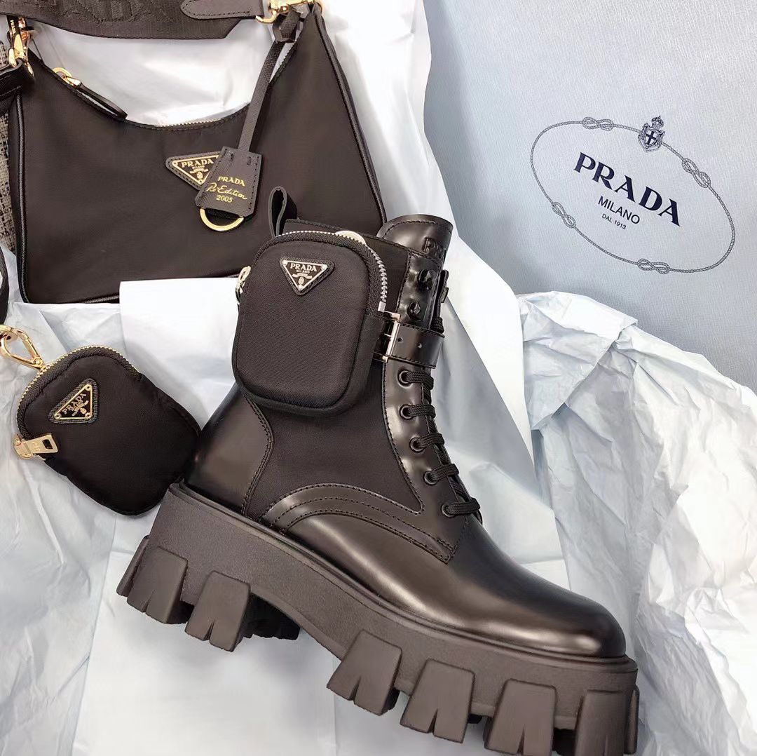 Женские ботинки Prada 2022 черные кожаные с аксессуаром