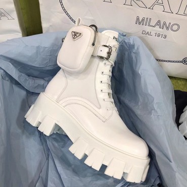 Женские ботинки Prada 2022 белые кожаные с аксессуаром